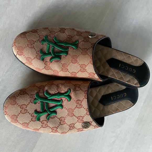 Men’s Gucci Slides - Picture 4 of 14